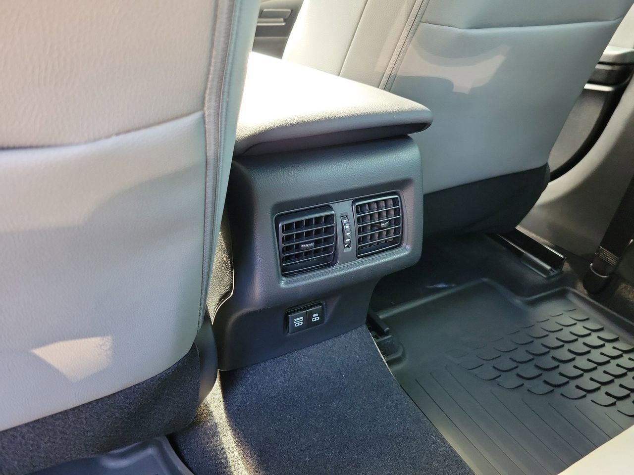 2026 Toyota Camry SE - Photo 12
