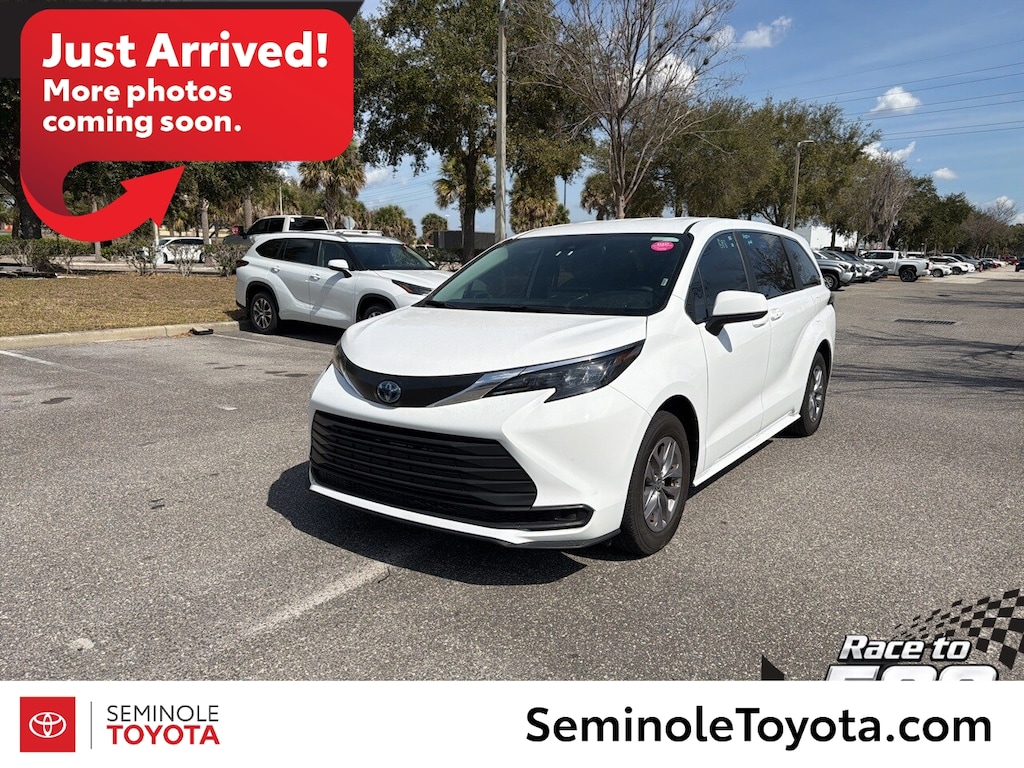 Used 2025 Toyota Sienna LE Minivan/Van
