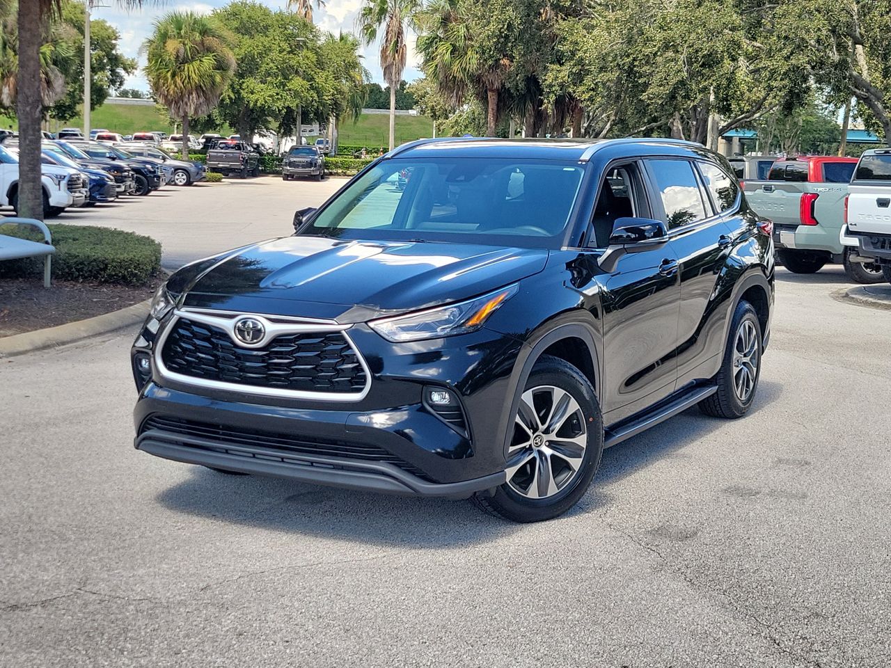 2023 Toyota Highlander Negro (Midnight Black Metallic) SUV/Crossover Tracción delantera 8 velocidades Automática