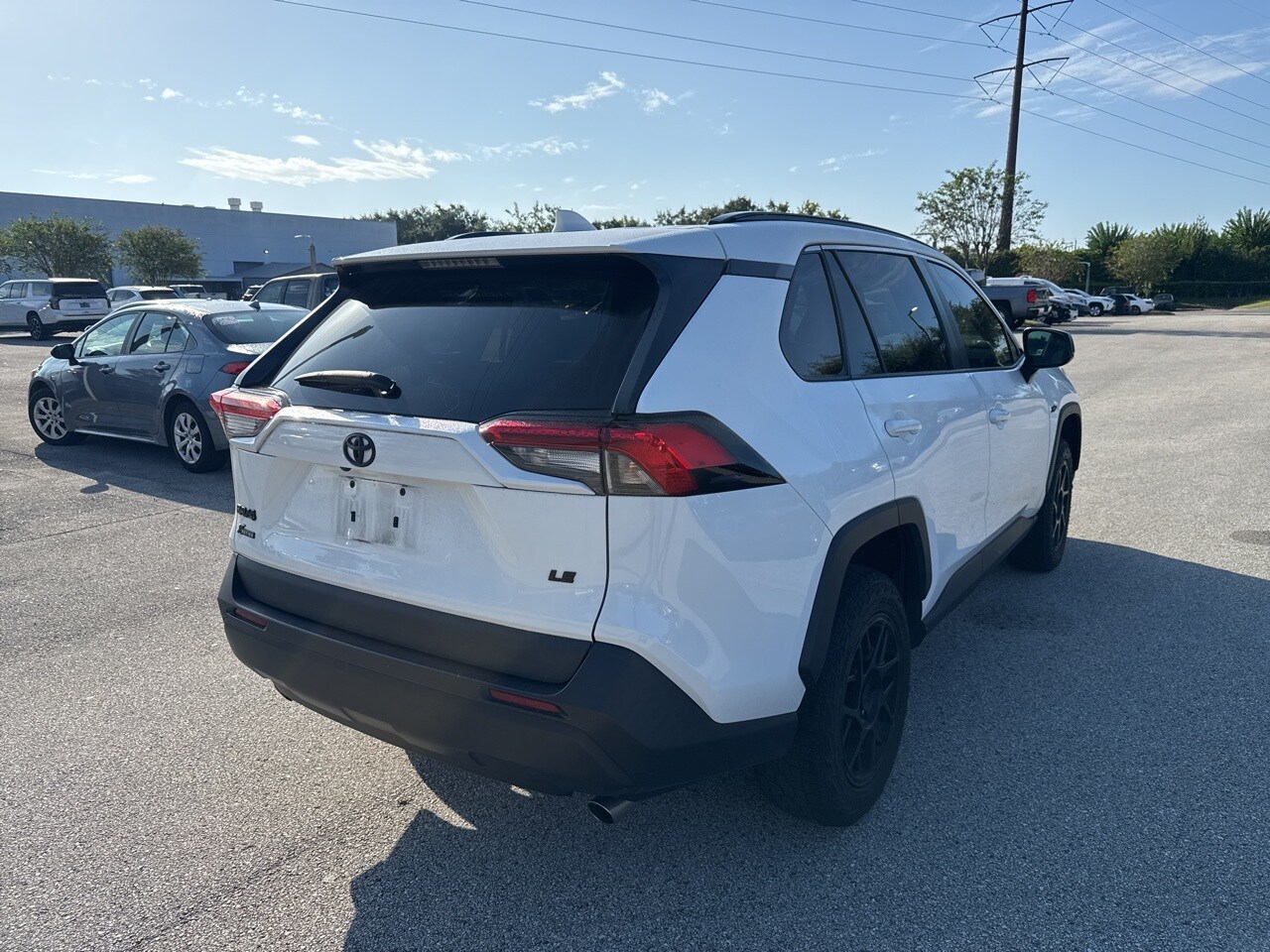 2021 Toyota RAV4 LE photo 3