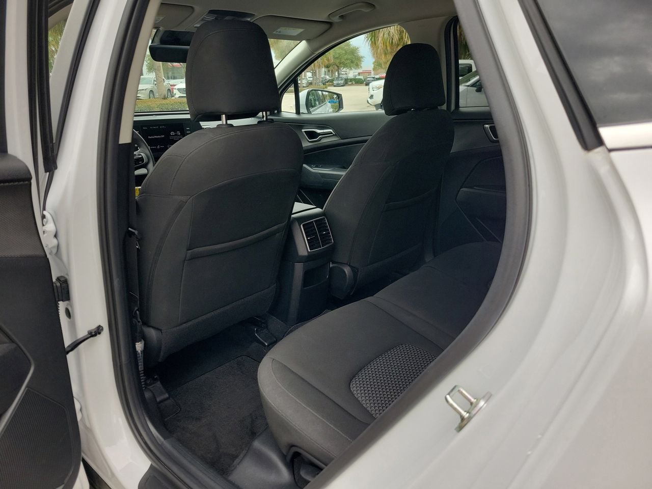2025 Kia Sportage LX - Photo 8