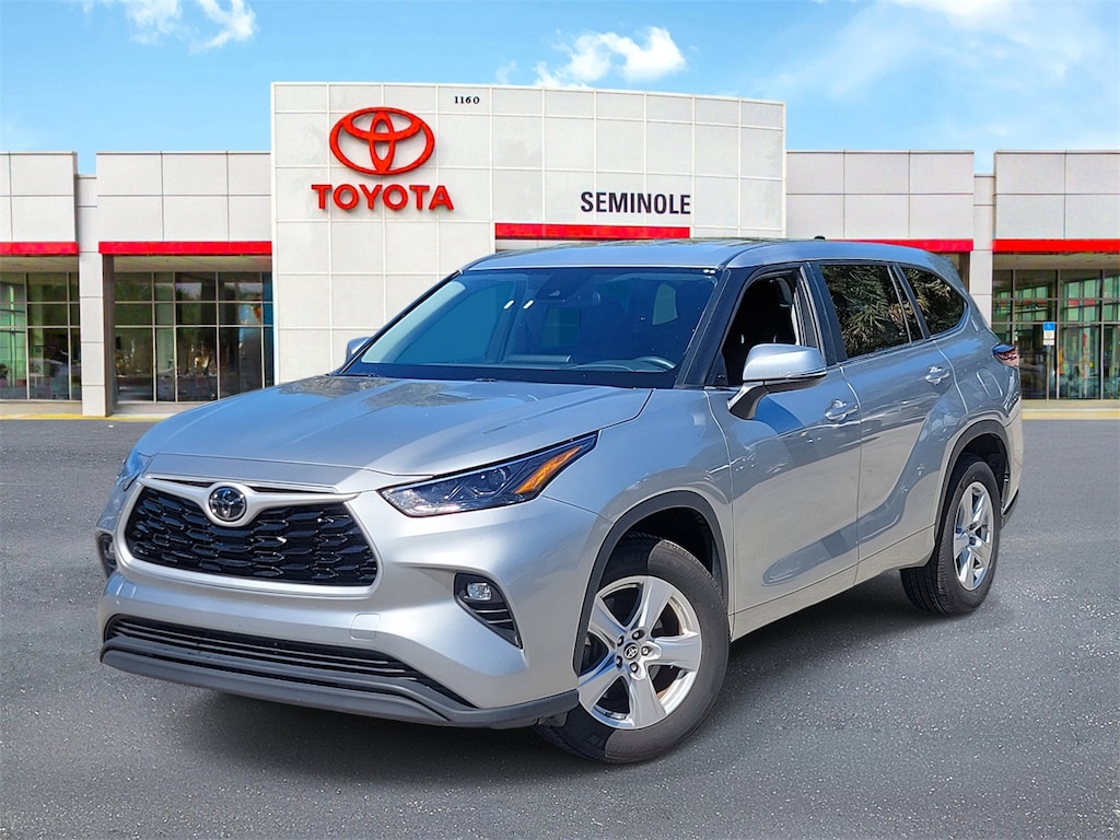 Used 2024 Toyota Highlander LE SUV