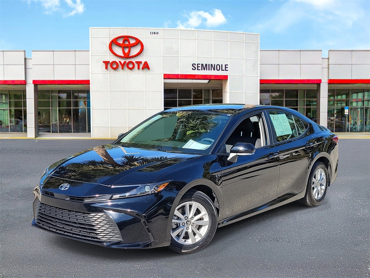 2025 Toyota Camry LE's photo