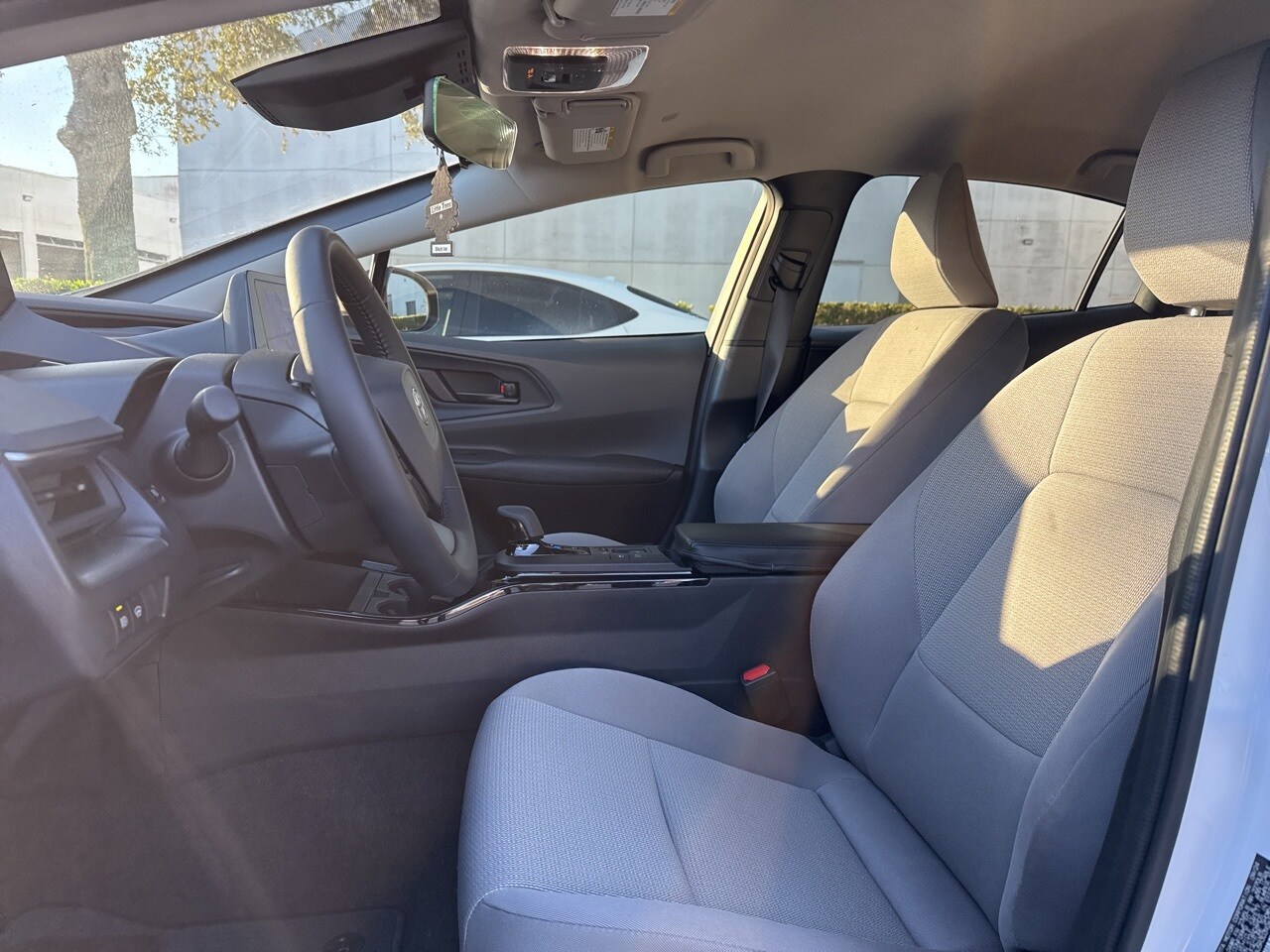 2024 Toyota Prius LE photo 4