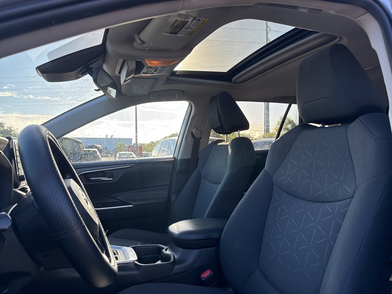 2019 Toyota RAV4 Premium XLE photo 3