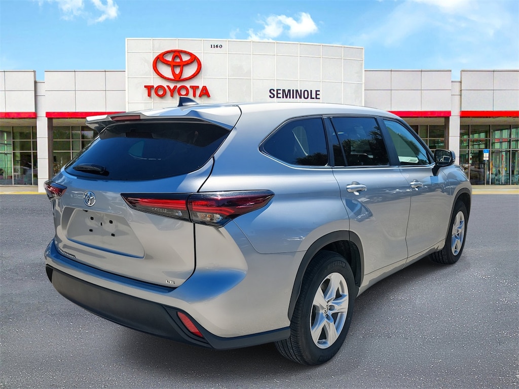 Used 2024 Toyota Highlander LE SUV