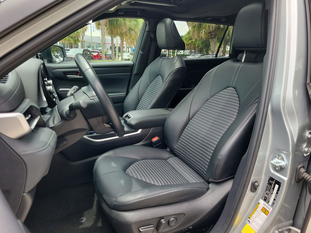 2025 Toyota Highlander XSE - Photo 17