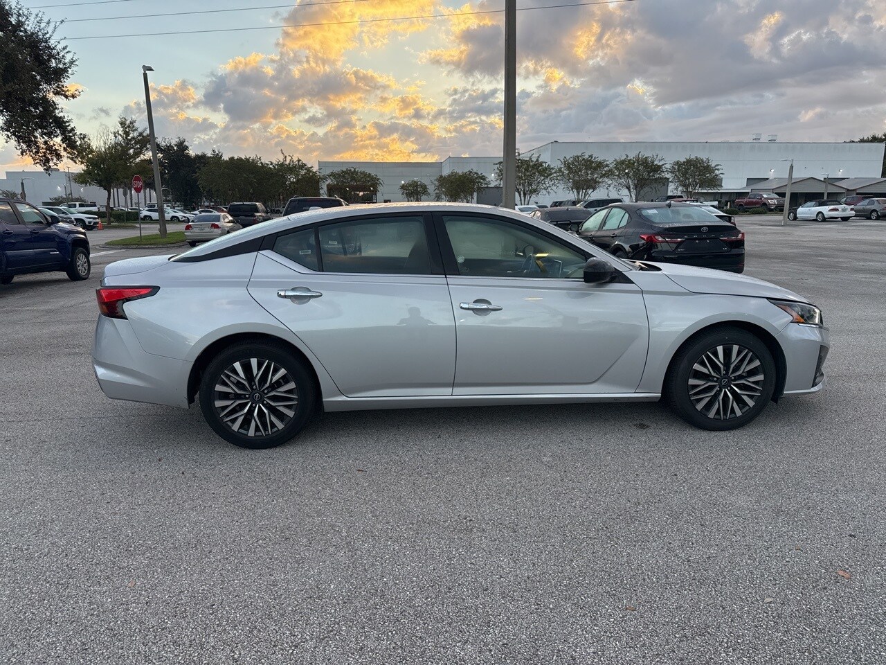 2024 Nissan Altima 2.5 SV photo 3