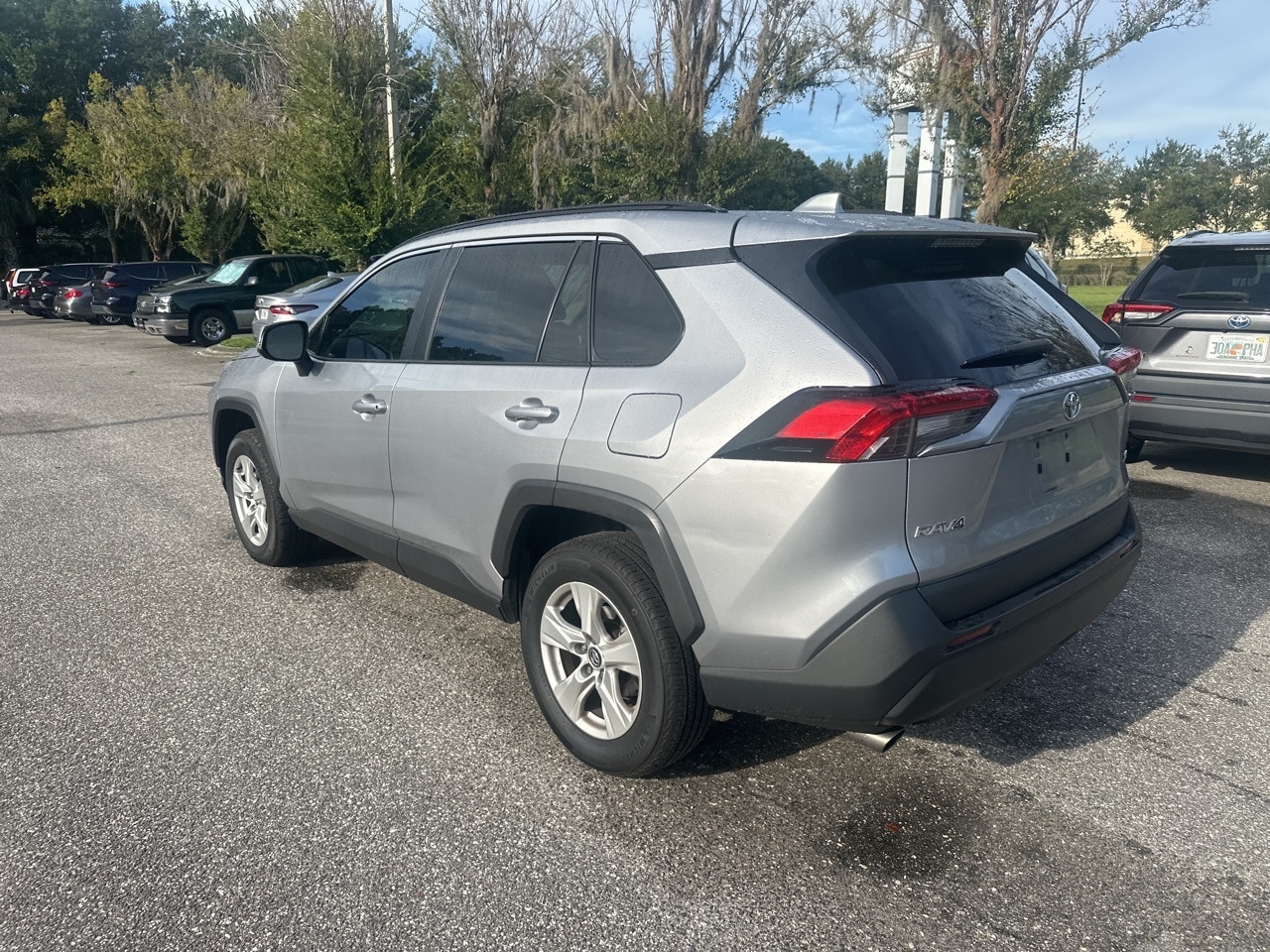 Used 2020 Toyota RAV4 XLE with VIN 2T3W1RFV5LC066706 for sale in Kansas City