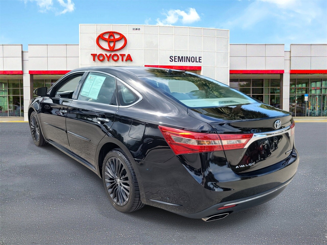 2017 Toyota Avalon Touring photo 4