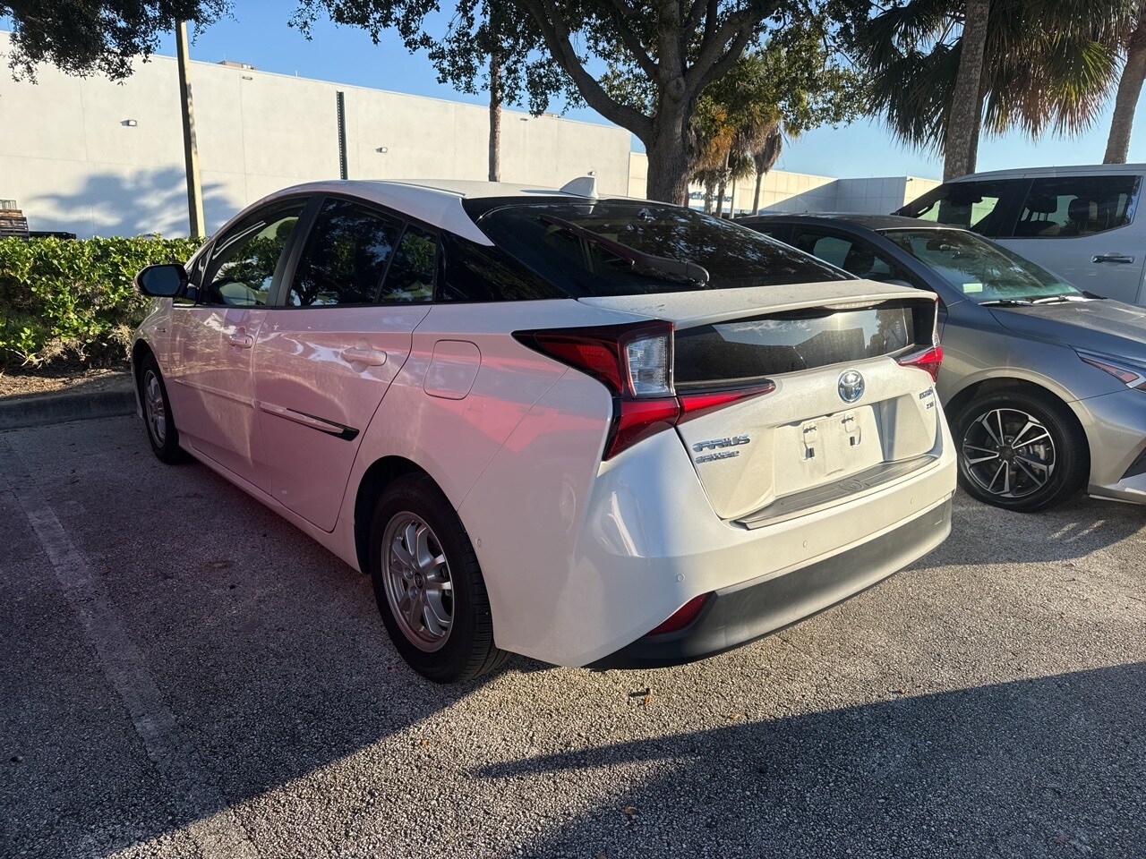2020 Toyota Prius XLE AWD-e photo 2