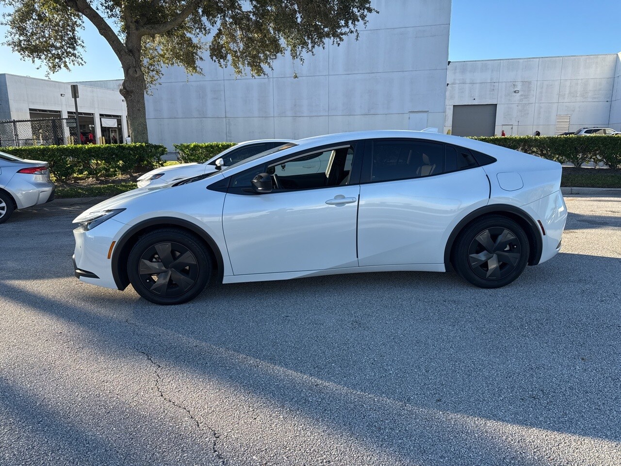 2024 Toyota Prius LE photo 2