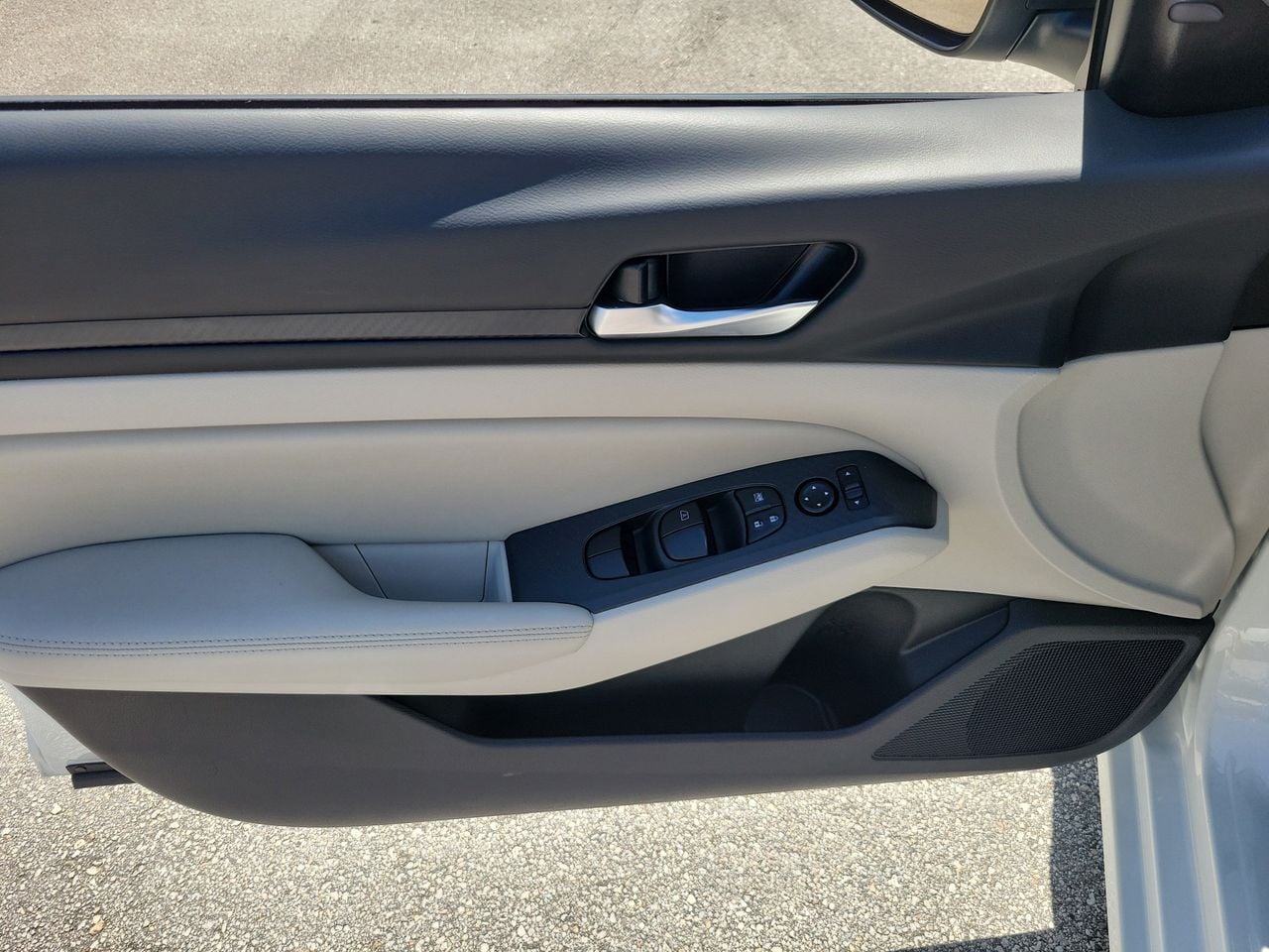 2025 Nissan Altima SV - Photo 12