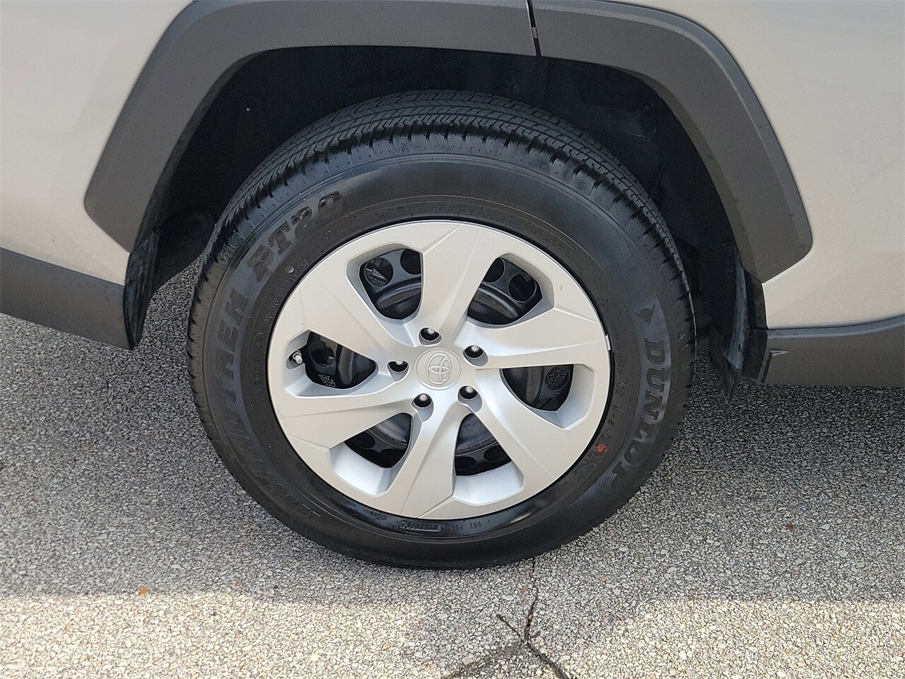 2025 Toyota RAV4 LE photo 4