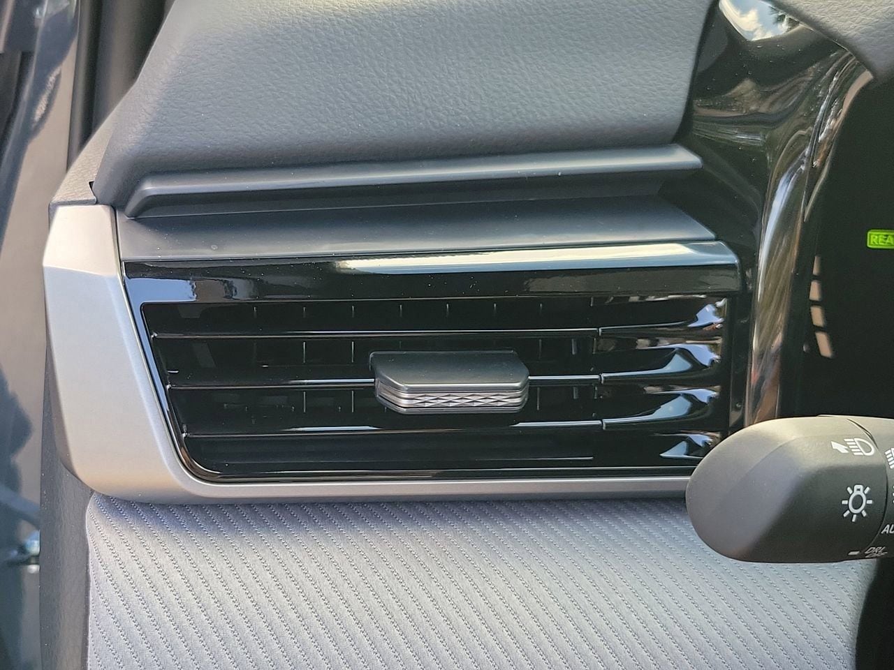 2026 Toyota Camry SE - Photo 32
