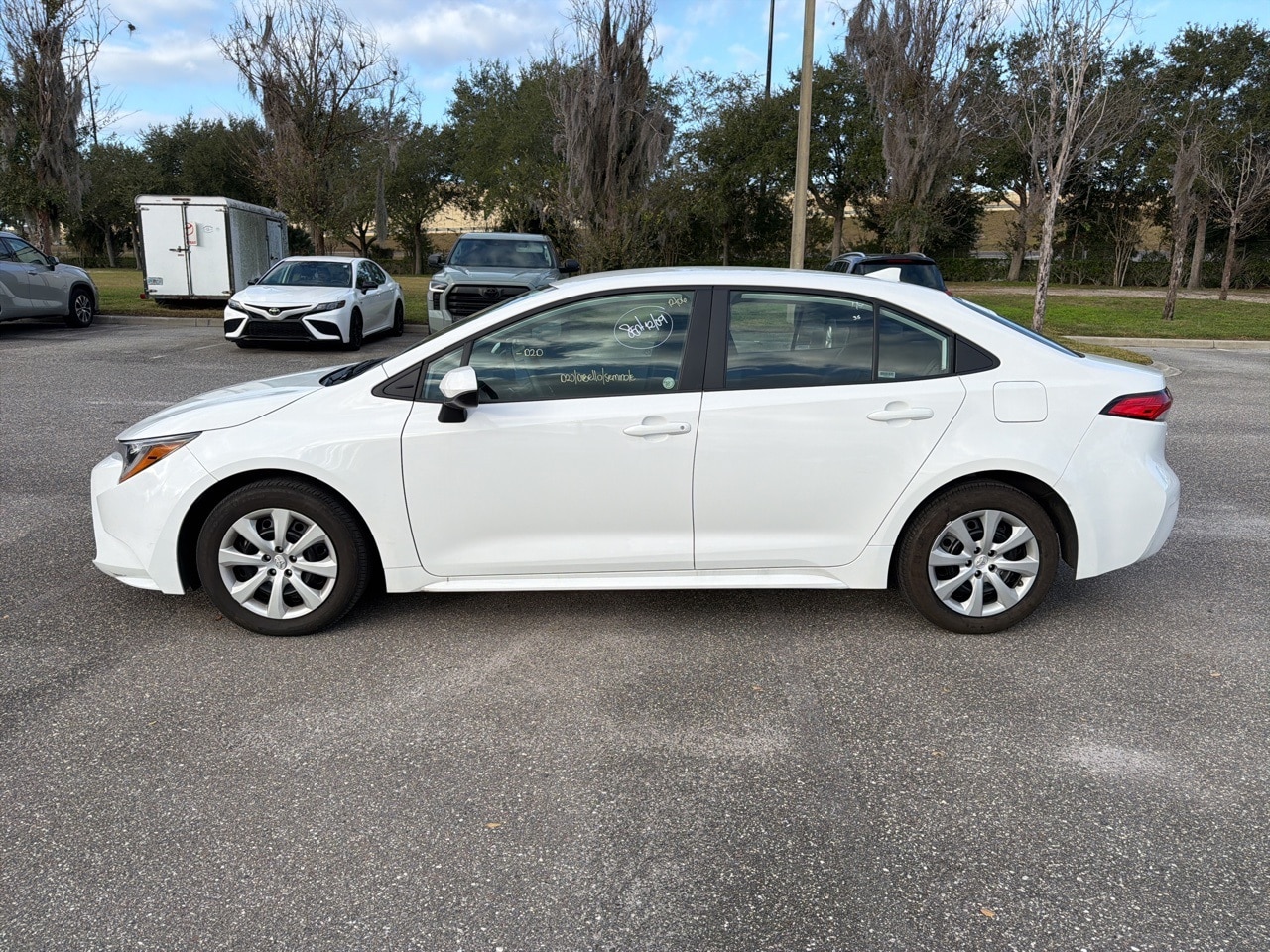 Used 2024 Toyota Corolla LE with VIN 5YFB4MDE4RP198577 for sale in Kansas City
