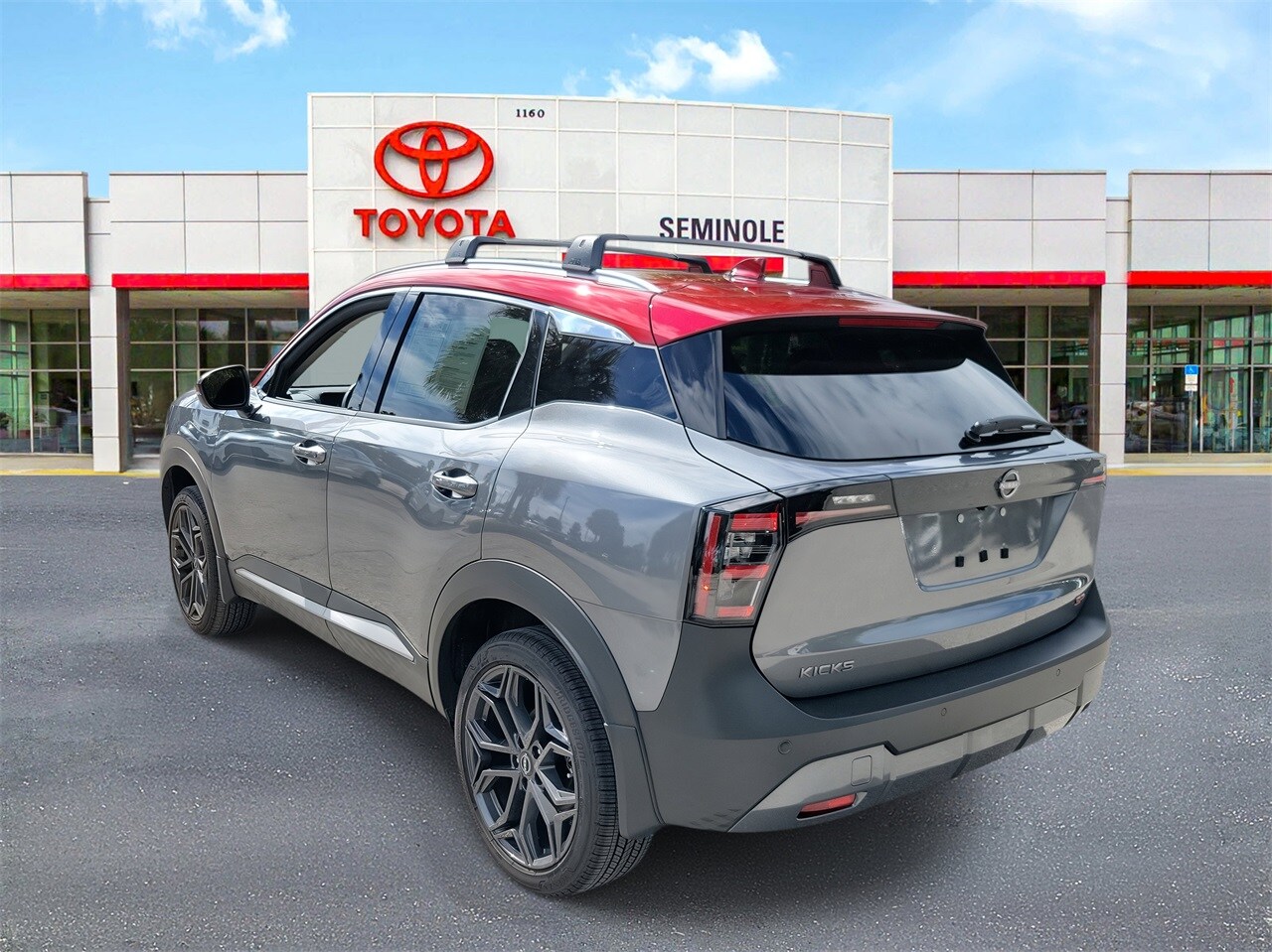 2025 Nissan Kicks SR photo 4