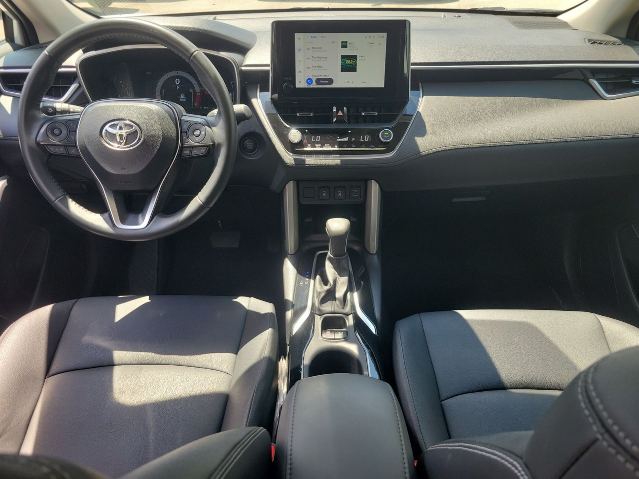 2025 Toyota Corolla Cross XLE - Photo 12