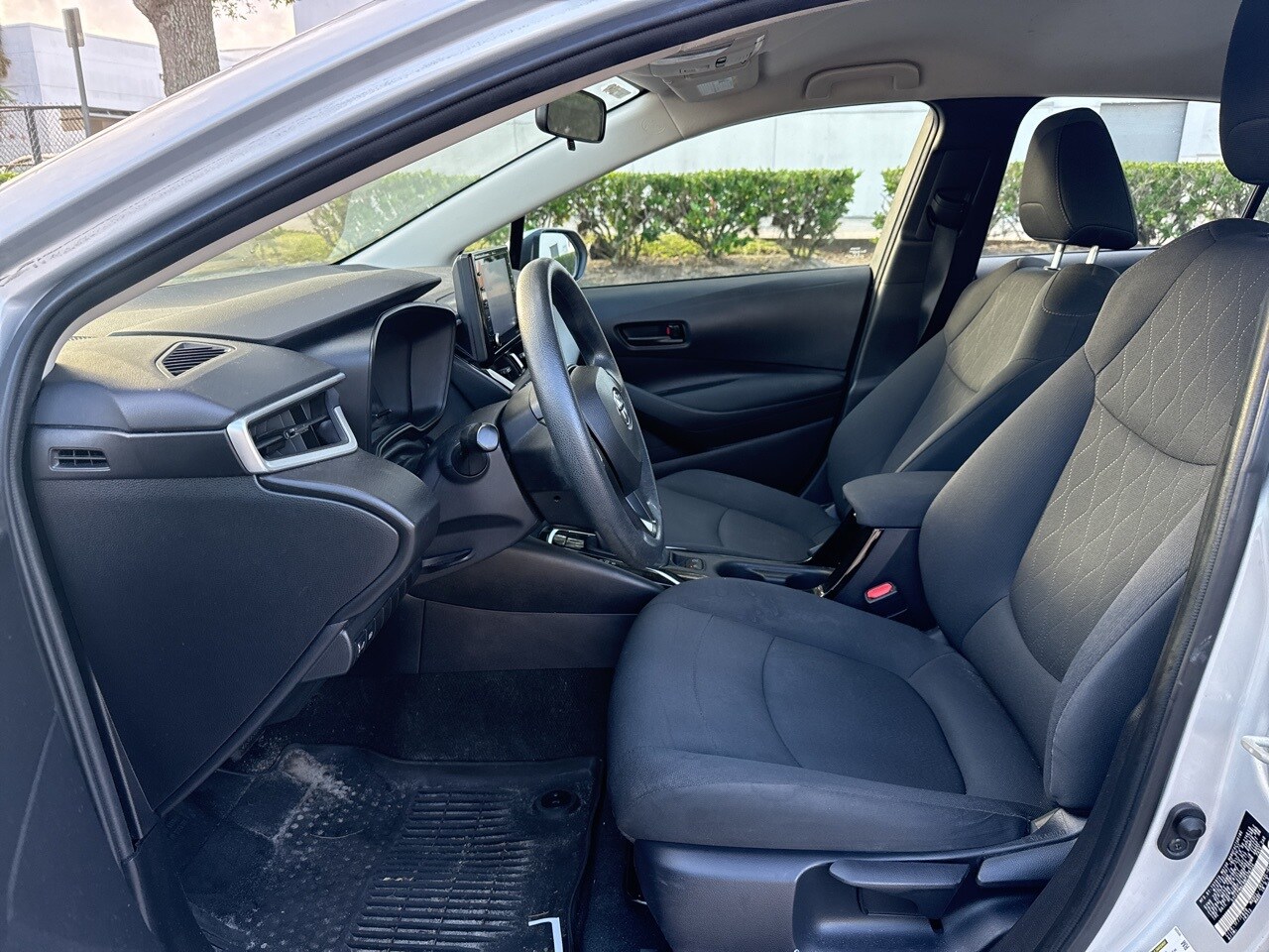 2022 Toyota Corolla LE photo 4