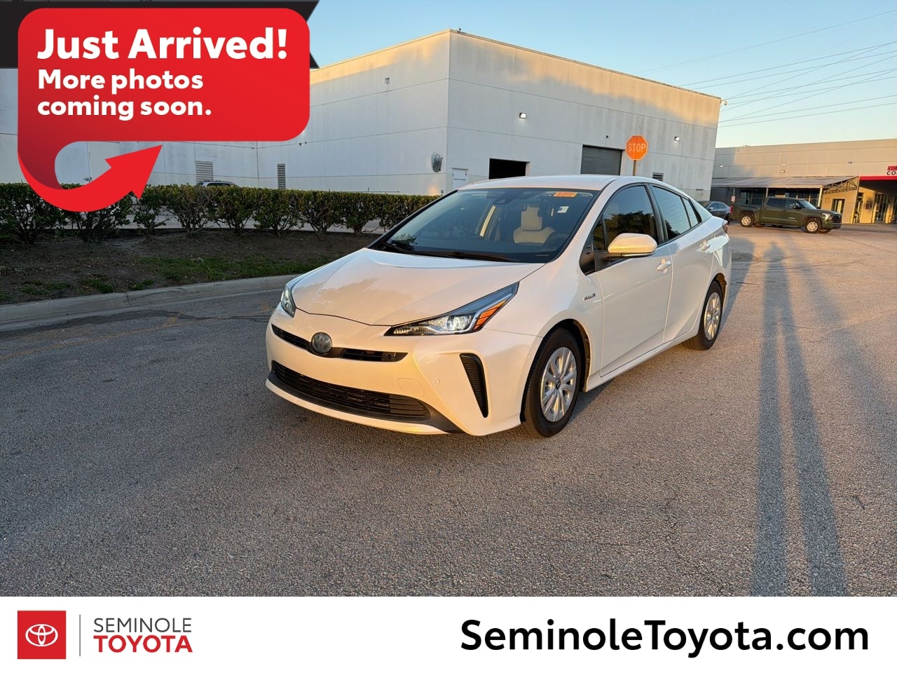 2021 Toyota Prius LE FWD's photo