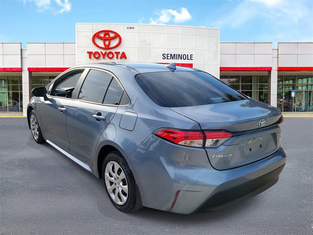 2025 Toyota Corolla LE photo 4