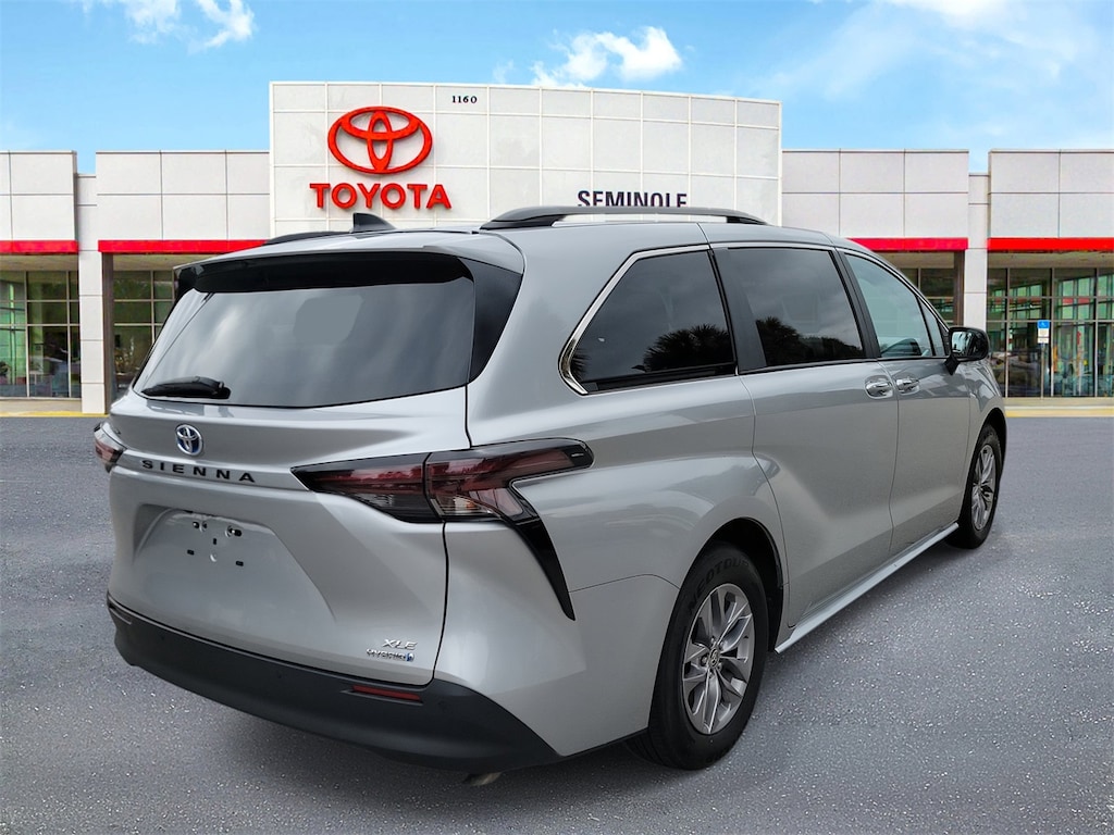 Used 2024 Toyota Sienna XLE Minivan/Van