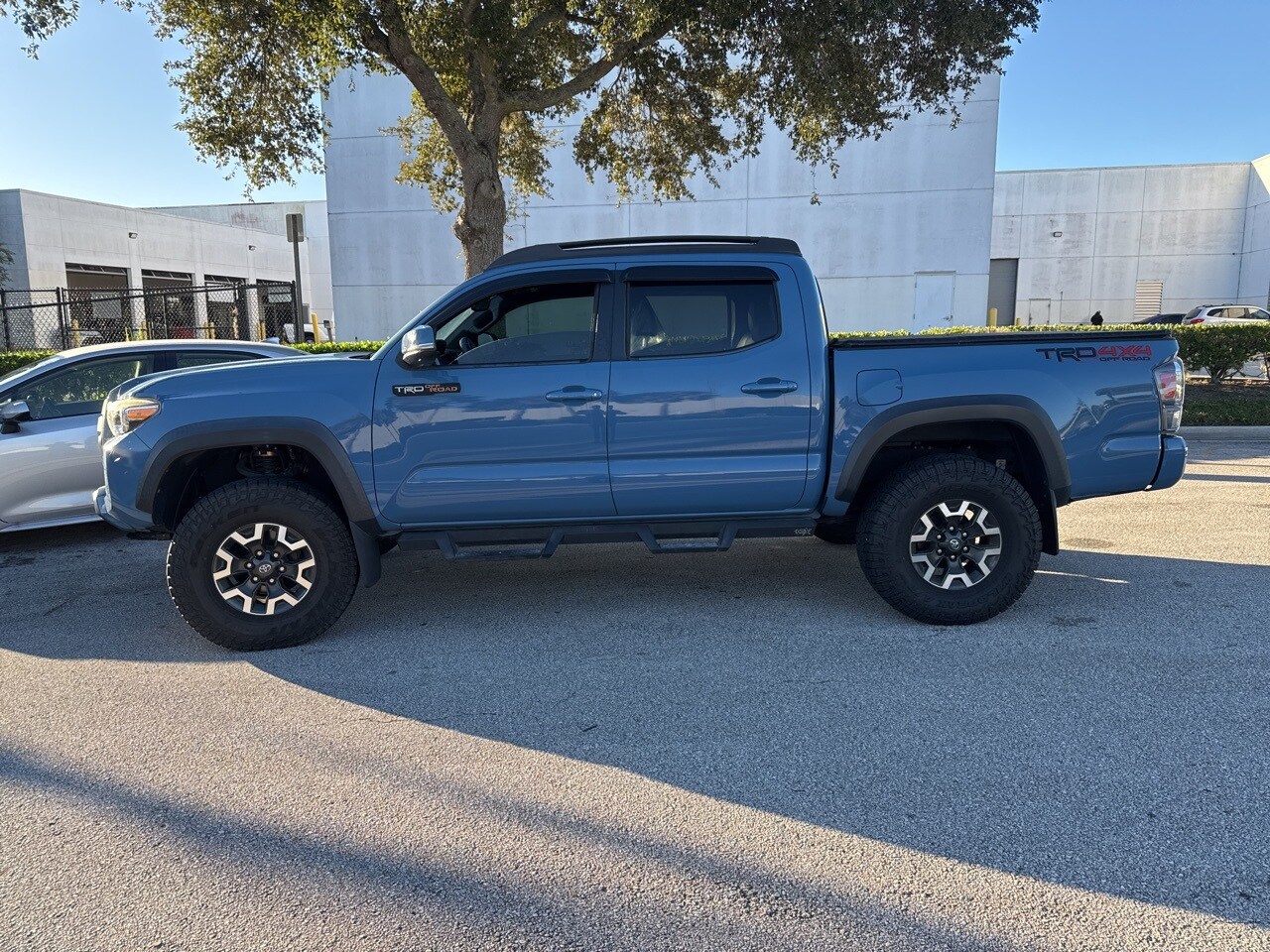 2019 Toyota Tacoma TRD Off-Road photo 2