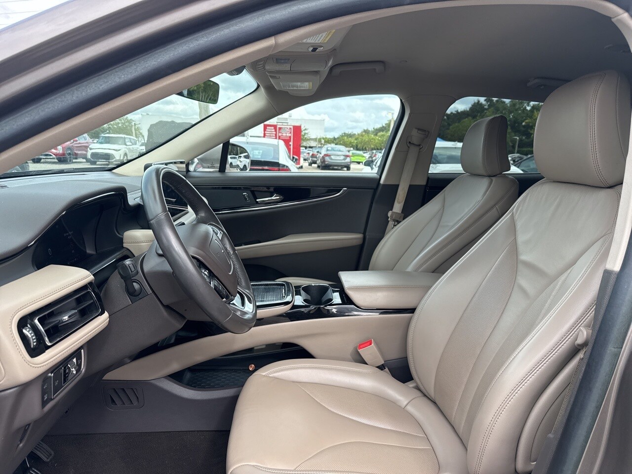 2021 Lincoln Nautilus Standard photo 2