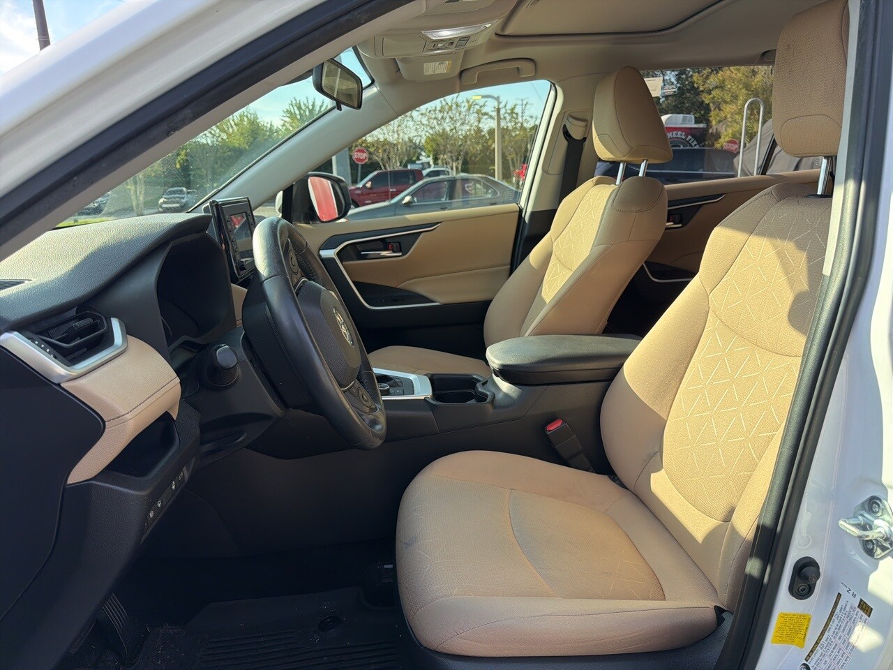 2021 Toyota RAV4 Hybrid XLE photo 2