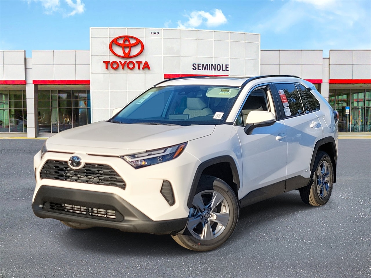 2025 Toyota RAV4 XLE's photo