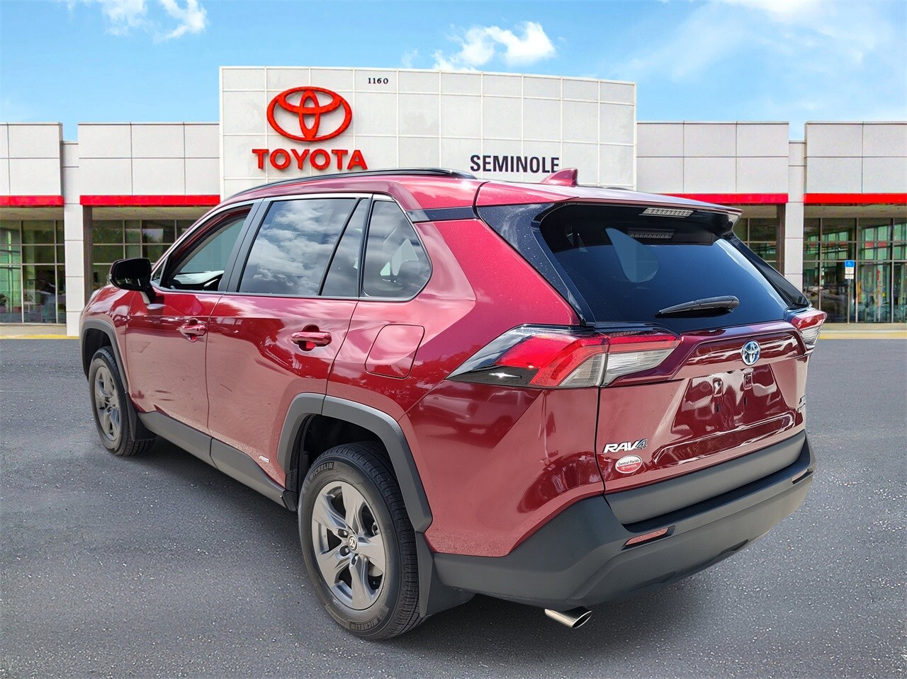 2024 Toyota RAV4 Hybrid XLE photo 3