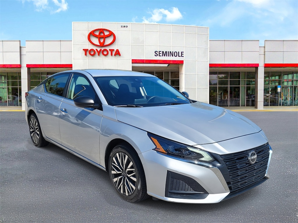 Used 2024 Nissan Altima 2.5 SV Sedan