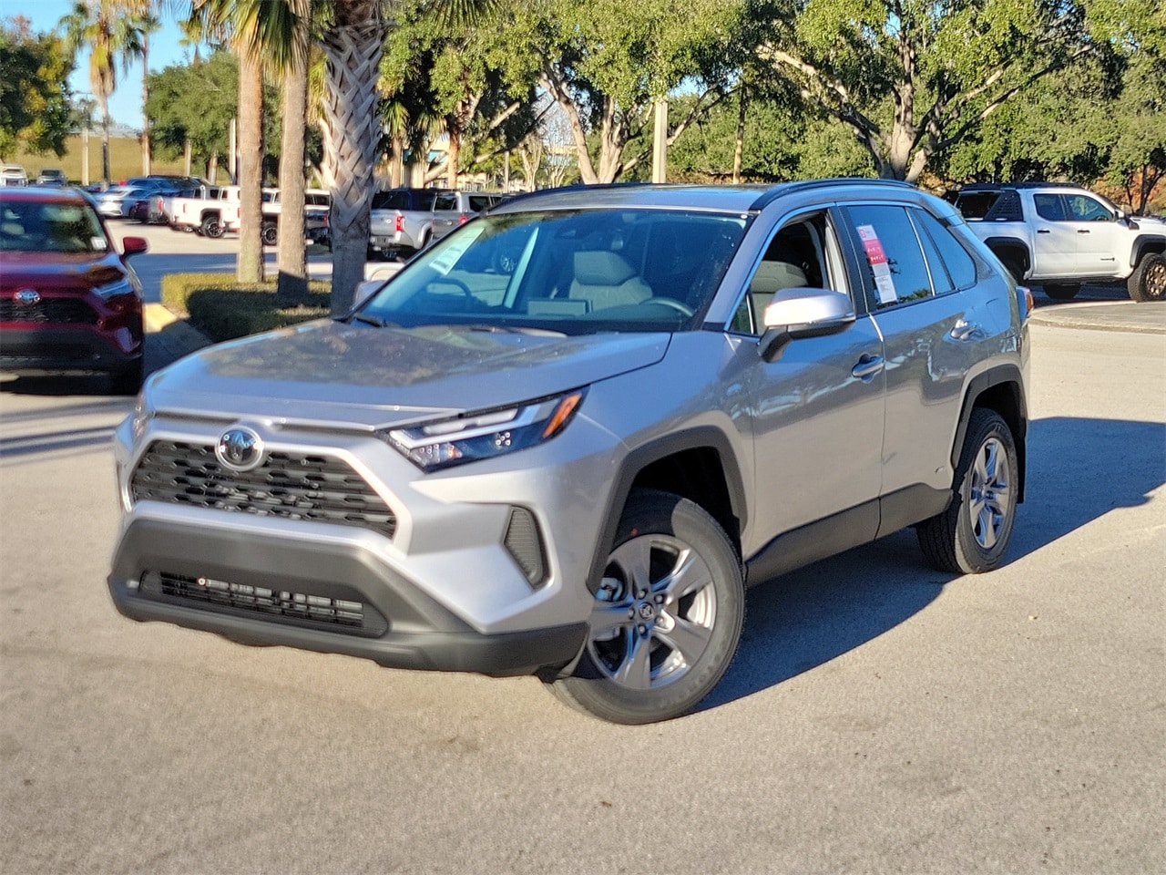 2025 Toyota RAV4 XLE's photo