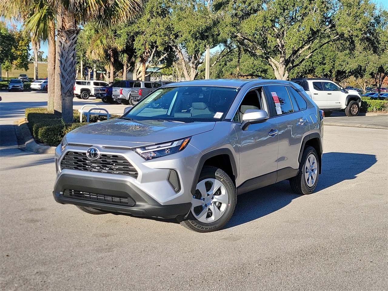 2025 Toyota RAV4 LE's photo