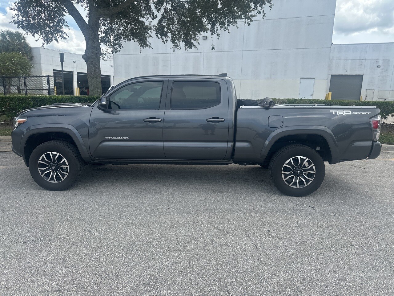 2022 Toyota Tacoma TRD Sport photo 2