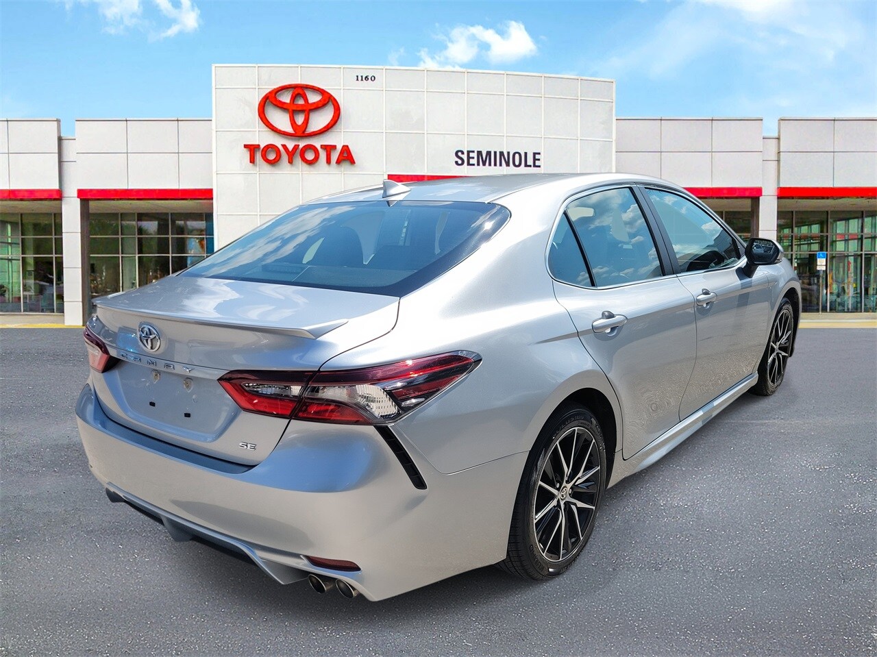 2023 Toyota Camry SE photo 3