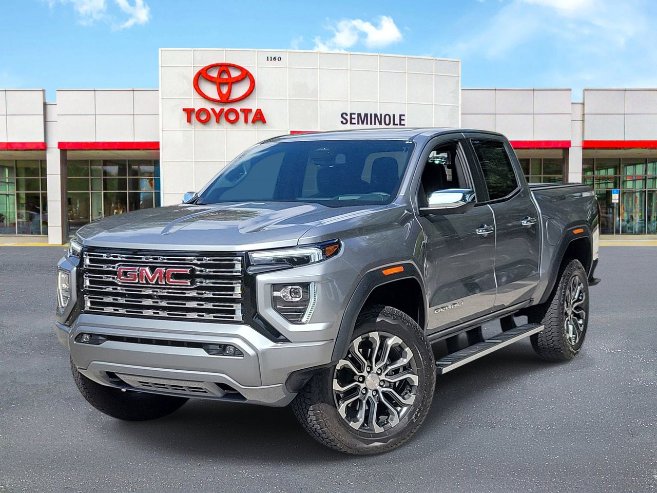 2025 GMC Canyon 4WD Denali Crew Cab Short Box's photo