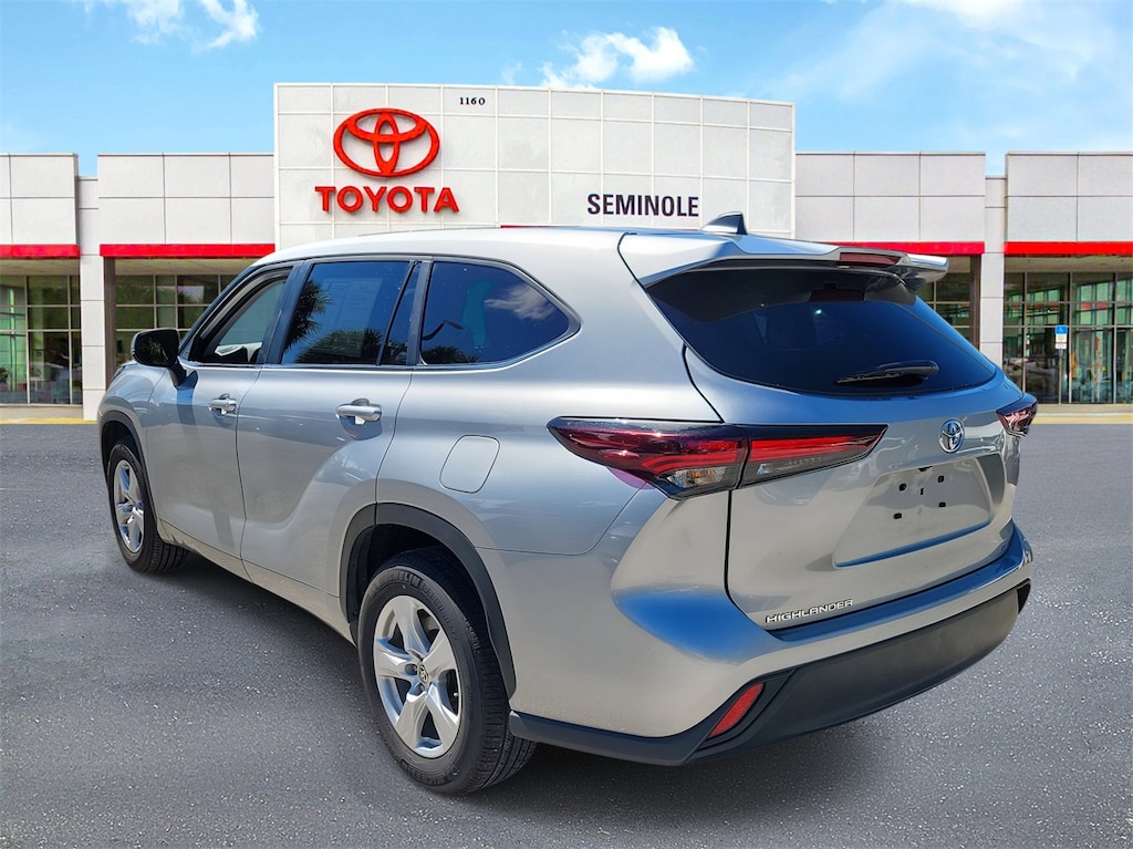 Used 2024 Toyota Highlander LE SUV