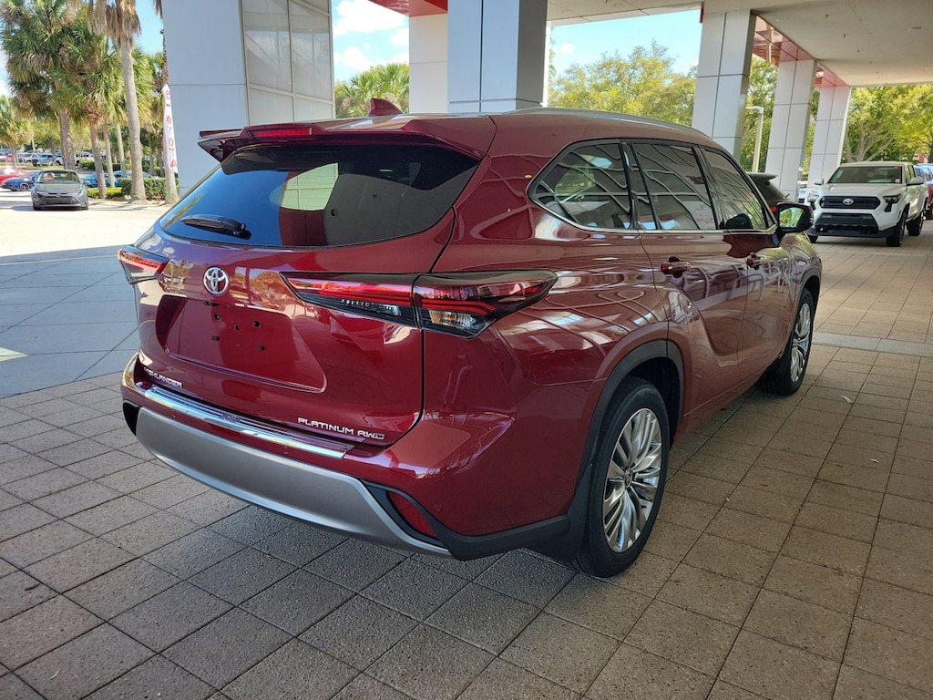 New 2026 Toyota Highlander Platinum SUV