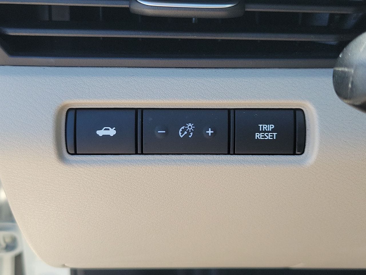 2025 Nissan Altima SV - Photo 28