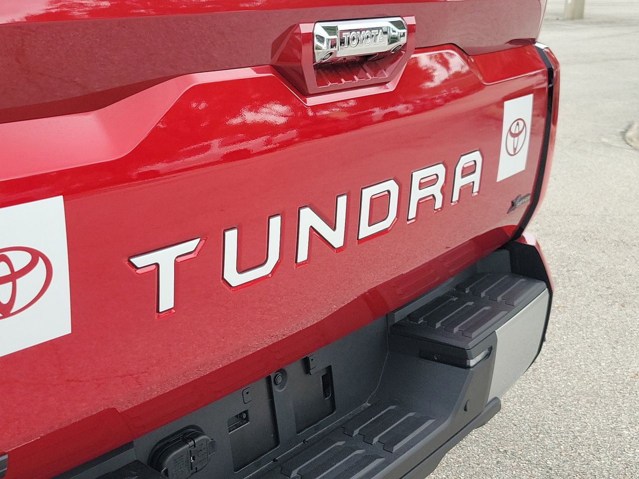 2026 Toyota Tundra Limited - Photo 6