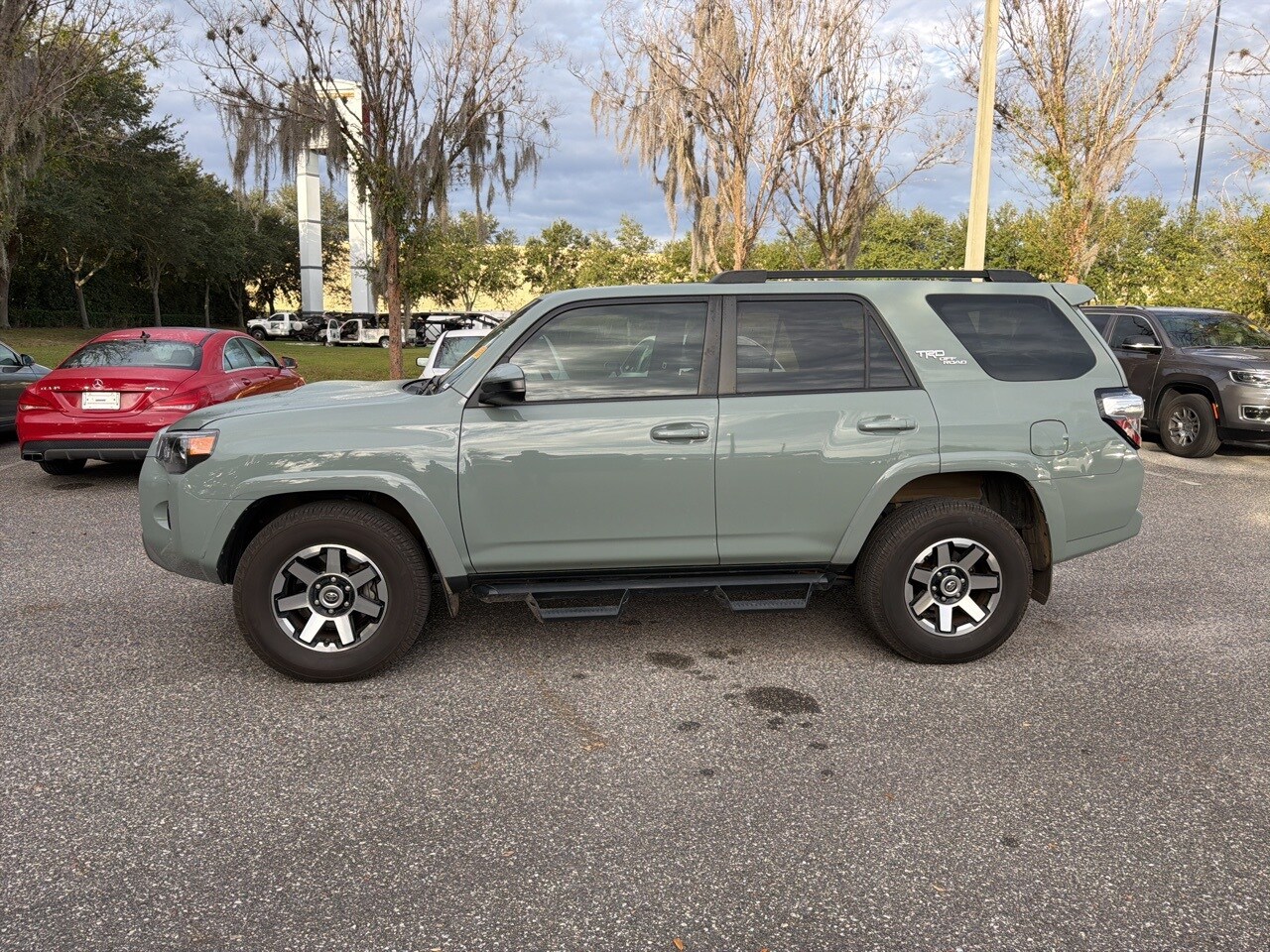 2022 Toyota 4Runner TRD Off-Road photo 2