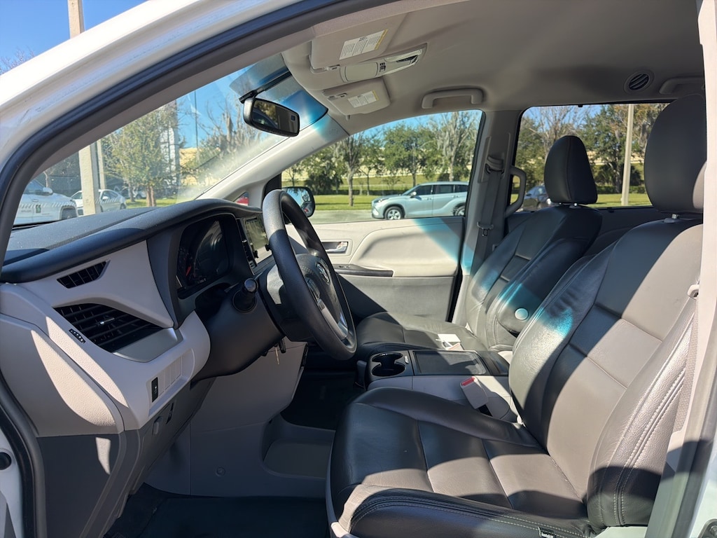 Used 2017 Toyota Sienna L Minivan/Van