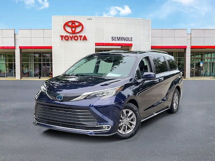 2023 Toyota Sienna XLE Minivan/Van
