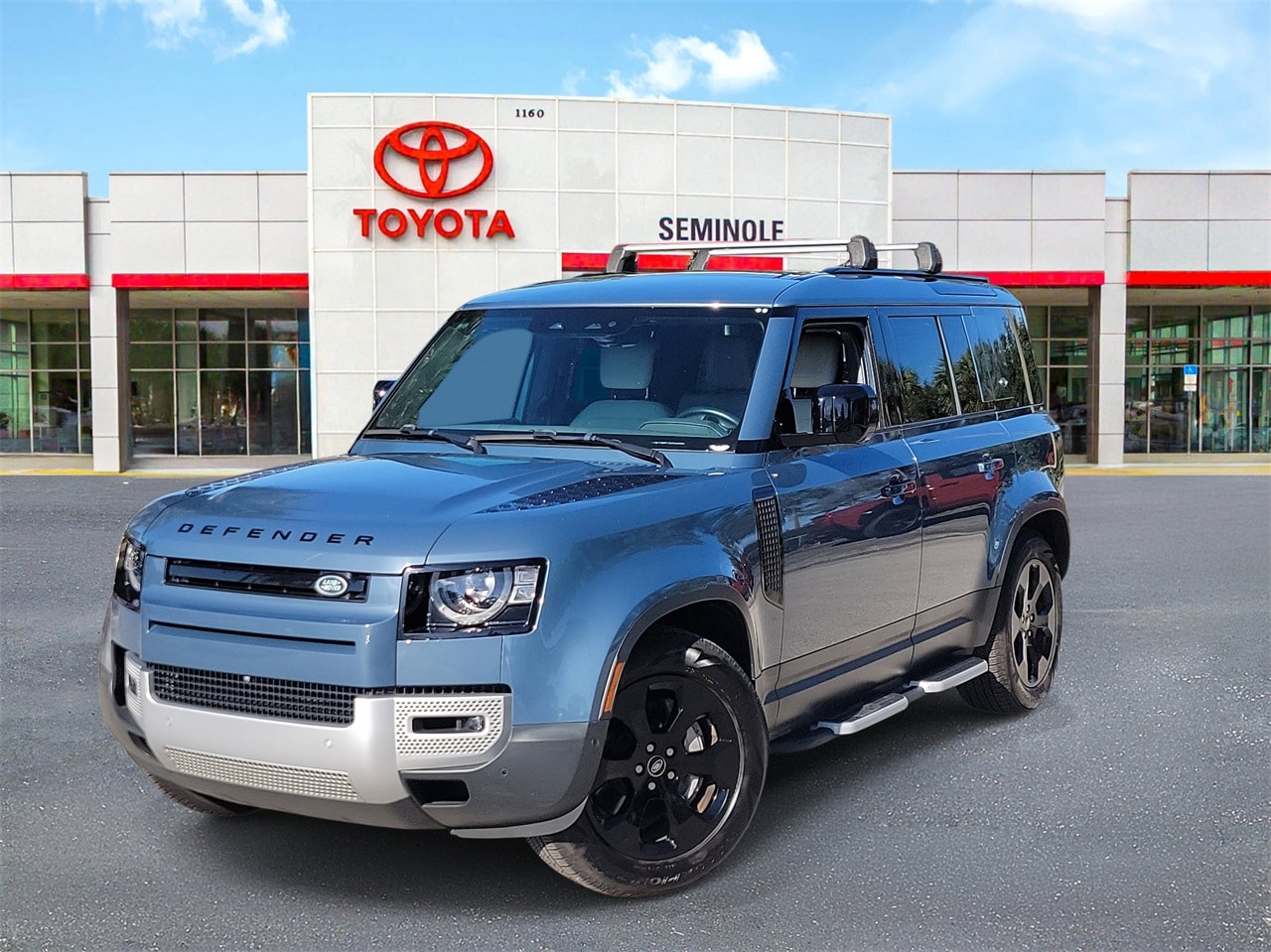 2023 Land Rover Defender SE