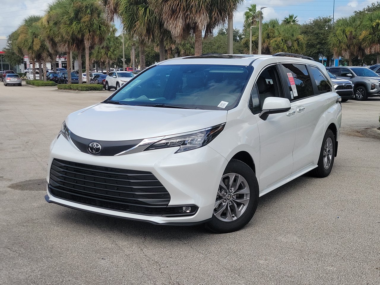 White (Wind Chill Pearl) 2026 Toyota Sienna Minivan Front-Wheel Drive Continuously Variable Transmission