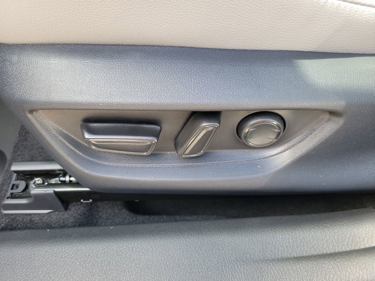 2026 Toyota Camry SE - Photo 18
