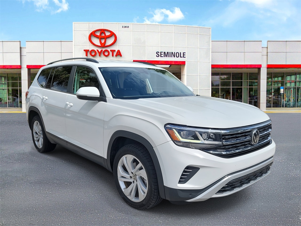 Used 2022 Volkswagen Atlas SE w/Tech with VIN 1V2WR2CA2NC560249 for sale in Sanford, FL
