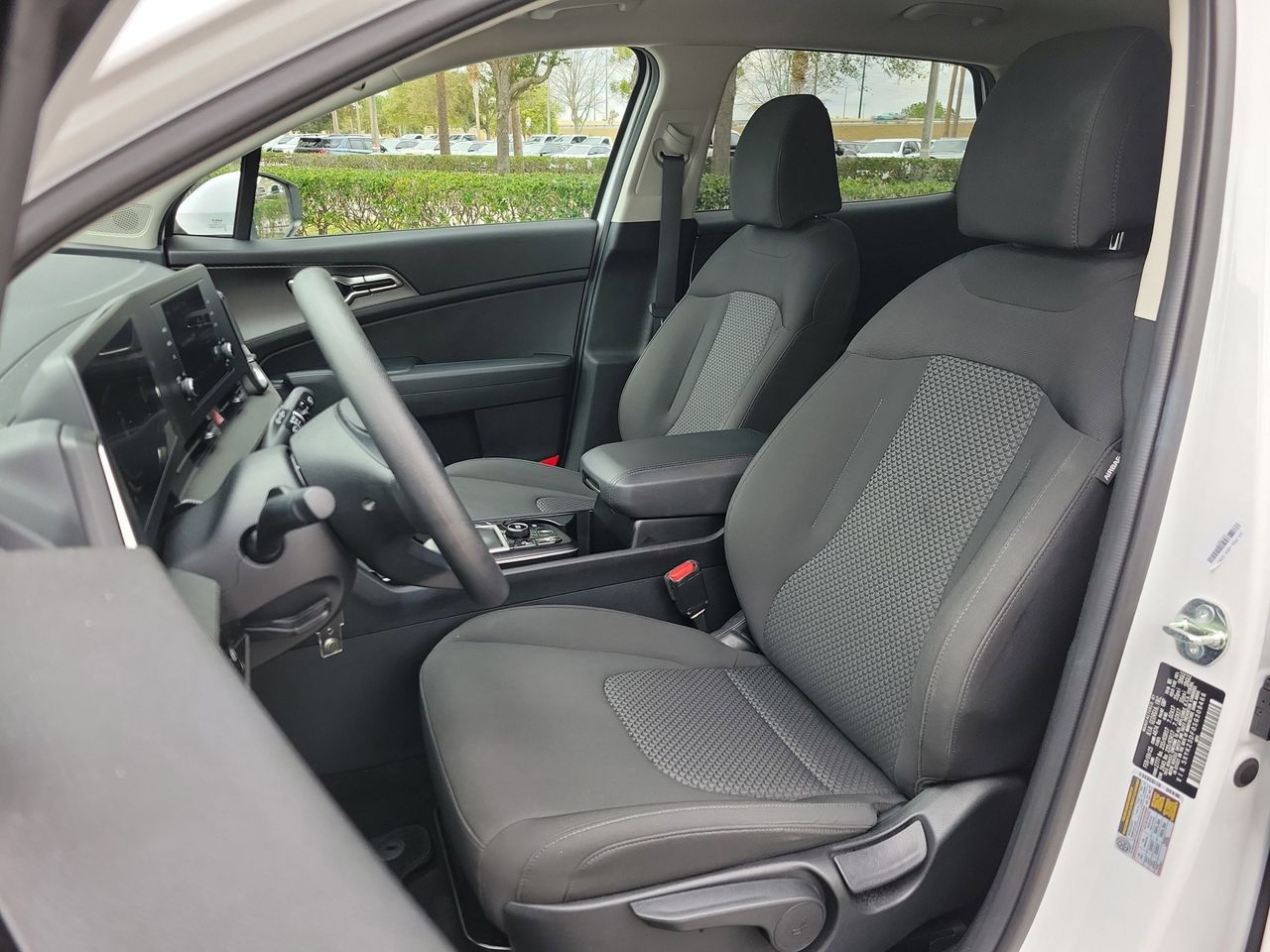 2025 Kia Sportage LX - Photo 15