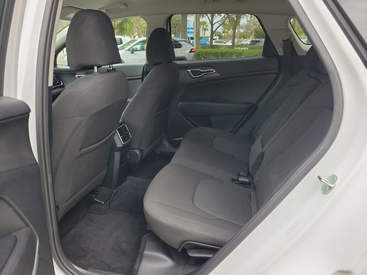 2025 Kia Sportage LX - Photo 9